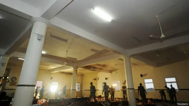 Внутри взорванной мечети