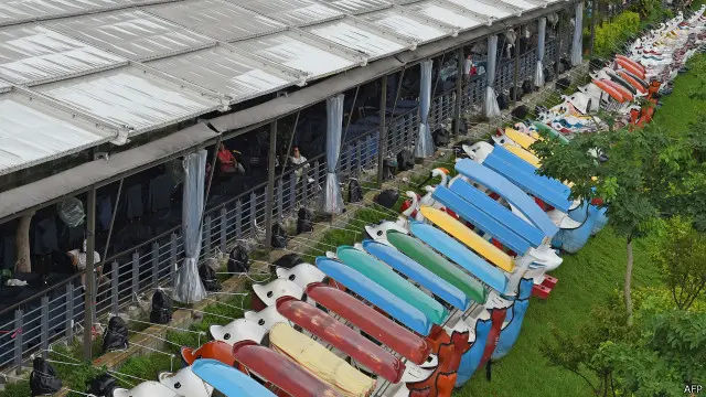 新台北市旅遊景點小艇被移到岸上