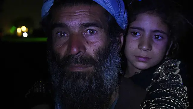 د شاه شهید اوسېدونکو خپل ټپي ماشومان له هرې ممکنې وسیلې په استفادې روغتون ته رسول. 