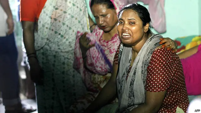 হত্যার নৃশংসতায় শোকাহত নিহত ব্লগার নিলাদ্রী চ্যাটার্জ্জীর (নিলয় নীল) স্ত্রী (ডান দিকে)