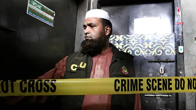 গোরানে পাঁচতলা এই ফ্ল্যাটবাড়িতে নিলয় নীলকে কুপিয়ে হত্যা করা হয়