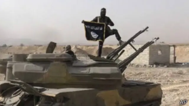 IS အဖွဲ့က အသေခံ ဗုံးခွဲ တိုက်မှုတွေ ပြုလုပ်ပြီး ကာယာတိန်း မြို့ကို သိမ်းခဲ့တယ်လို့ သတင်းတွေက ဆို။