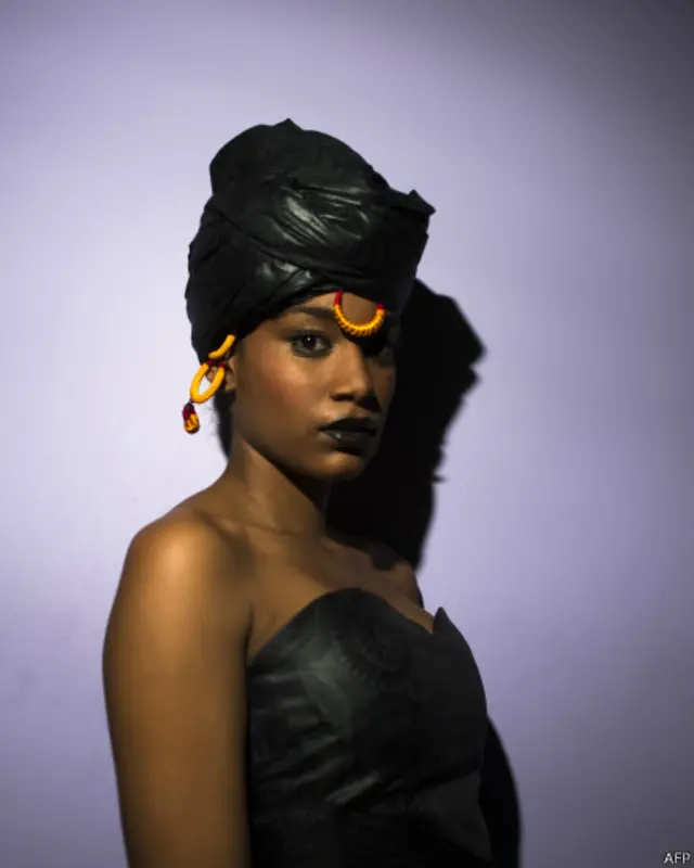 Une création Adama Paris, lors du Black Fashion Week show, le 5 octobre 2012 à Paris