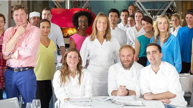 Ruth Rogers, de pie en primer plano, pone el énfasis en rodearse de la gente adecuada y cuidarla.