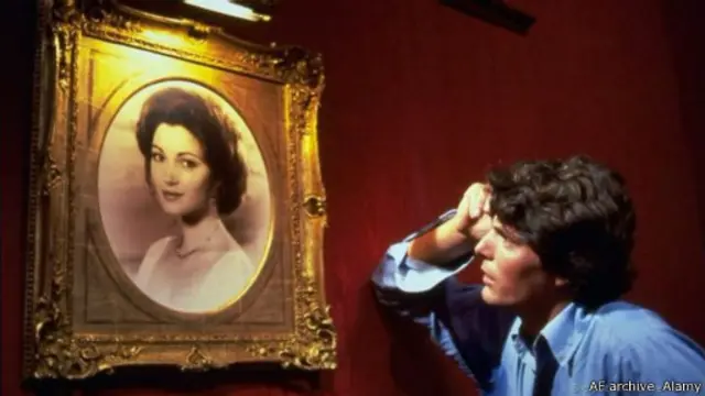 لعب الممثل "كريستوفر ريف" دور البطولة في فيلم "في مكان وزمان ما" (1980)