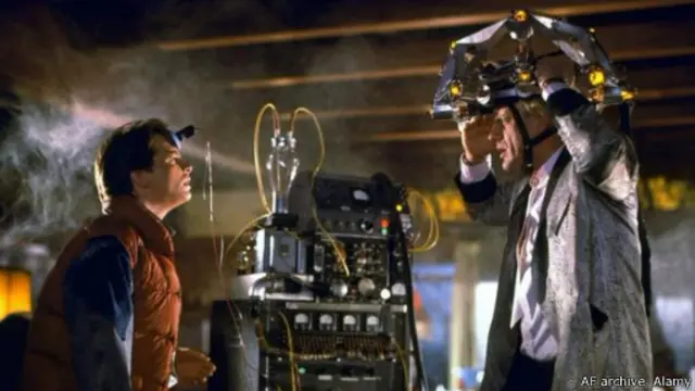 في العقود الأخيرة، ركزت أفلام هوليوود السينمائية على الجانب الغرامي لفكرة خلاص الفرد، كما في فيلم "العودة إلى المستقبل".