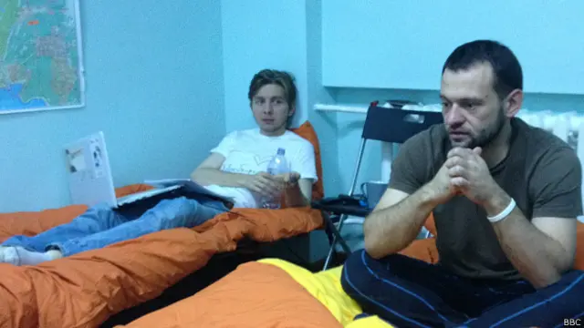 Голодающие Александр Форов (на заднем плане) и Сергей Бойко