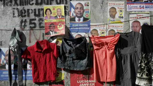 Se calcula que más de 250.000 haitianos murieron, 300.000 resultaron heridos y más de 1,5 millones quedaron desplazados a causa del terremoto de 2010.
