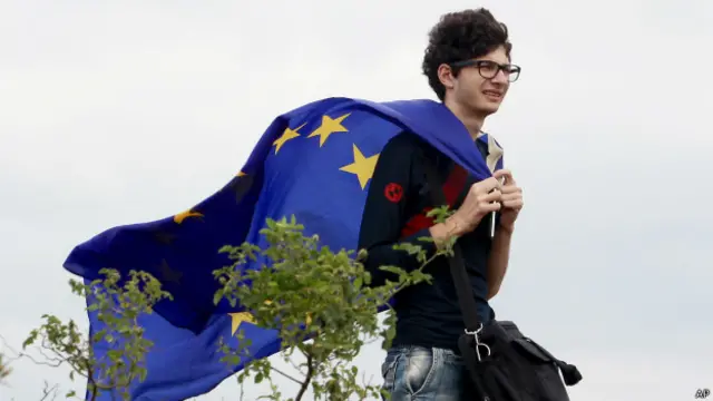 Демонстрант с флагом ЕС