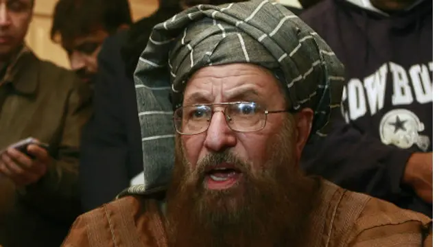 مدرسے کے لیے خطیر فنڈز کی خبر پر مولانا سمیع الحق نے کسی بھی ردِ عمل دینے سے انکار کیا ہے