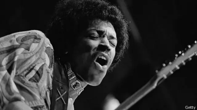 Хіба існує хтось сексуальніший за Гендрікса з гітарою в руці?