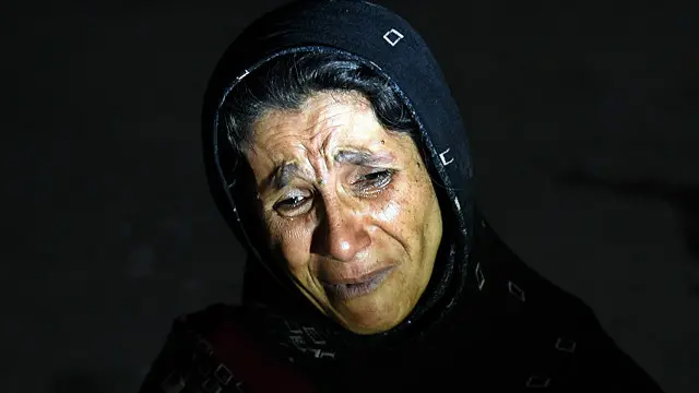 زه چې کله فیسبوک ګورم نو د هېواد ډېرو دردوونکو او بوږنوونکو تصویرونو ته کتلی هم نه شم او همداسې ترې تېرېږم ځکه چې ډېره پرې دردېږم او ځوروي مې.