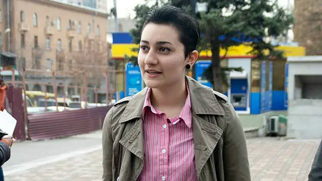 Feminist bloqqer olan Karine Ağacanyan sülh və qadın haqları ilə bağlı layihələri həyata keçirir
