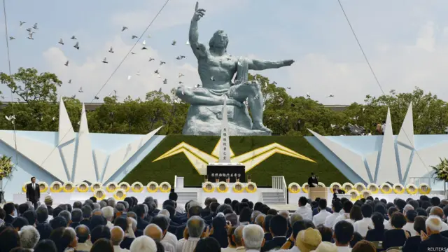 長崎和平公園儀式上放飛和平鴿紀念長崎原爆70週年（9/8/2015）