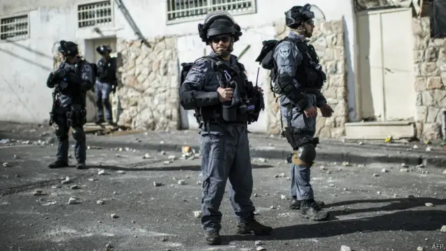 اتوار کو پیش آنے والے اس واقعے میں اب تک کسی کے زخمی یا گرفتاری عمل میں نہیں آئی ہے