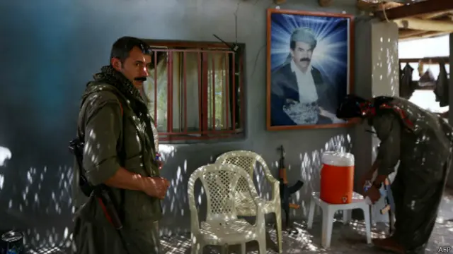 تعتقل السلطات التركية مؤسس الحزب عبدالله اوجلان منذ عام 1999