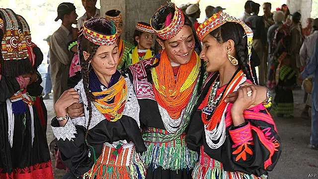 بمبوریت میں کیلاشی قبائل دو ہزار سال سے زیادہ عرصے سے مقیم ہیں