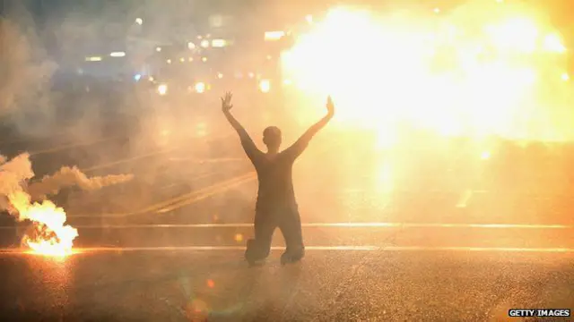 کشته شدن مایکل براون چند هفته اعتراضات گاه خشن را به دنبال داشت