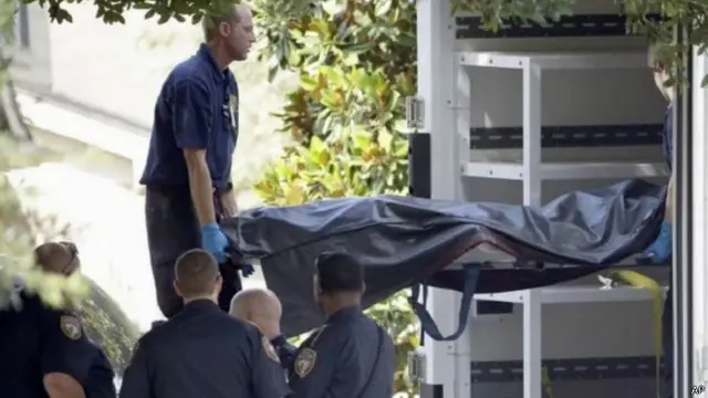 اټکل دی چې د جرم انګیزه د قاتل او د مېرمنې ترمنځ د اختلاف له کبله وه. 