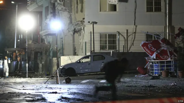 اتوار کی شام استنبول کے سلطان بیلی ضلعے میں ایک پولیس سٹیشن کے قریب ہونے والے ایک بم دھماکے میں پانچ پولیس اہلکار اور دو شہری زخمی ہوئے تھے