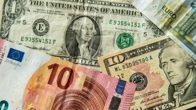 Azadlıq qəzeti xarici valyutaya tələbatın artdığını bildirir. 