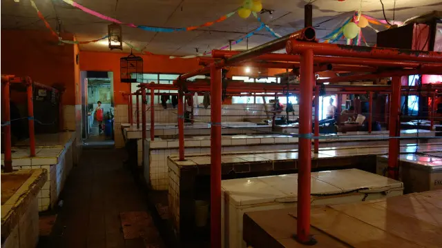 Los daging Pasar Rumput yang lengang, sunyi dan melompong