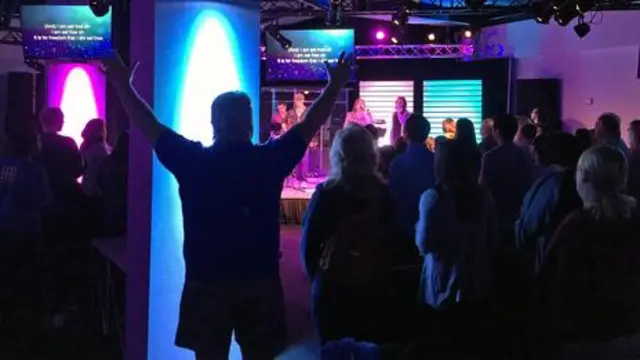 更像是夜总会的教堂（图片来源：本文作者彼得·鲍厄斯）