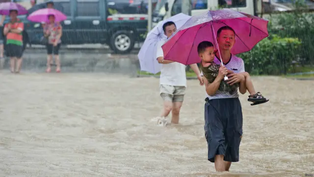 سرکاری میڈیا کے مطابق گذشتہ 24 گھنٹوں میں 70 سینٹی میٹر بارش ریکارڈ کی گئی ہے جس سے 120 سالہ ریکارڈ ٹوٹ گیا ہے۔