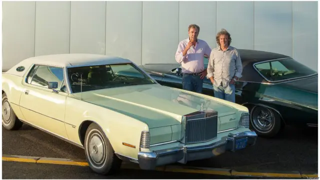 Lincoln Continental Mark IV, đời 1972. Khó để tìm ra một chiếc xe tốt được sản xuất ở Mỹ vào những năm 1970, trong khi ta có thể dễ dàng điểm danh được nhiều loại bom được sản xuất ở đây trong cùng thời kỳ. Chiếc Lincoln Continental Mark IV của những năm 1972-1976 đáng được nhận một vị trí gần đầu bảng của bất cứ bảng xếp hạng nào.