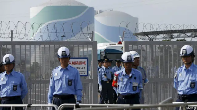 شددت السلطات اليابانية اجراءات الأمن في المنطقة المحيطة بالمفاعل