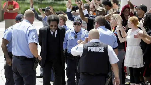 کورنل ویست، فعال برجسته در میان کسانی بود که در سنت لوئیس بازداشت شدند