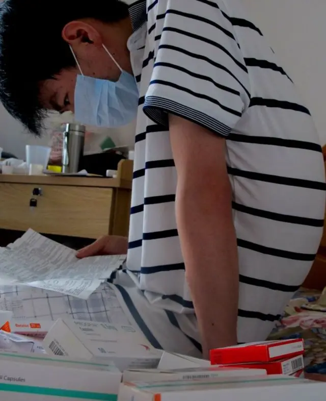 24岁的弟弟海松接受母亲的肾