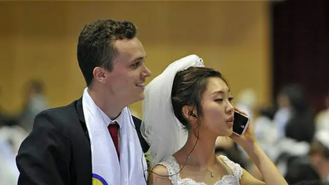 Телефон на весіллі?