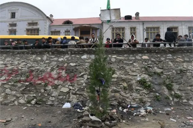 Fərxundənin öldürüldüyü yerə hadisədən sonra ağac basdırılıb. İndi bura daimi yadetmə yeridir.