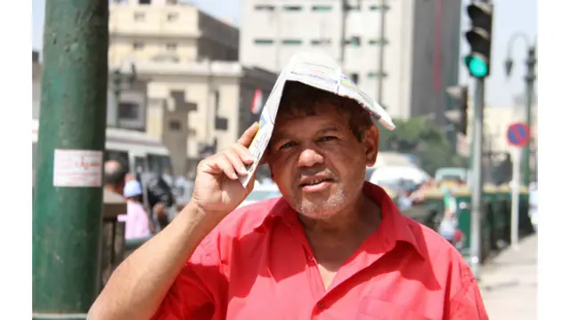 تواجه مصر موجة حر غير مسبوقة، وهو ما تسبب في وفاة العشرات.