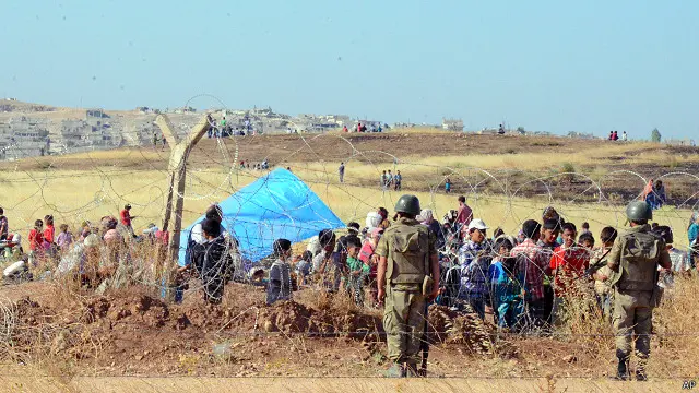  تقارير تتحدث عن اتفاق تركي أمريكي على أن يسير الجيش السوري الحر، الذي يسعى لإسقاط نظام الحكم في سوريا، دوريات في "المنطقة الآمنة"