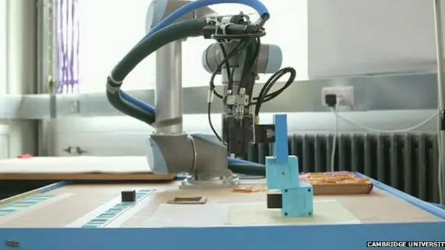 يمكن لجهاز الروبوت صناعة أجهزة روبوت أكثر تطورا في كل مرة 