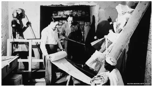 كان قبر توت عنخ آمون في حالة شبه سليمة تماما عند فتحه عام 1923