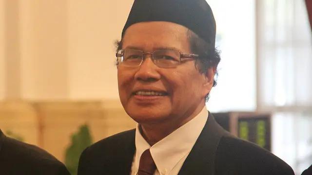 Perdebatan soal kebutuhan listrik 35 ribu megawatt antara Menteri Koordinator Kelautan dan Sumber Daya dengan Menteri Energi Sumber Daya Mineral menjadi salah satu contoh kebijakan kabinet yang berubah-ubah.