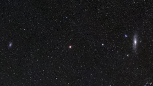 No importa si una estrella está a millones de kilómetros de distancia. Si sus fotones hacen impacto en nuestra retina, la podremos ver.