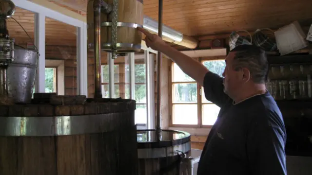 В усадьбе Дукора под Минском самогон производят для гостей