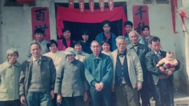 外公回到廣東老家祭祖。