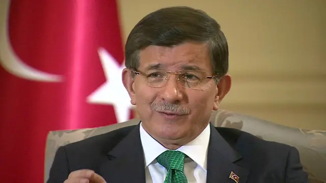 أحمد داوود أوغلو انتقد بشدة حملة روسيا الجوية في سوريا