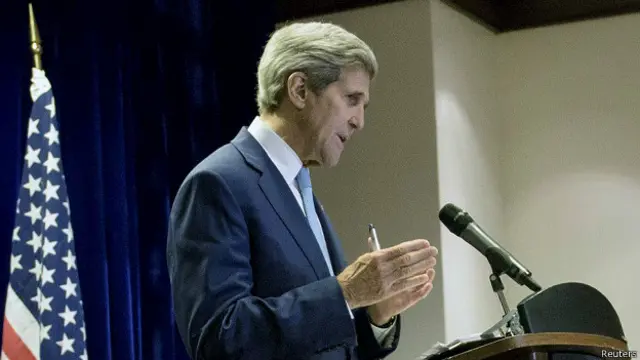 Kerry explicó por qué no se invitó a disidentes al acto oficial de izado de bandera.