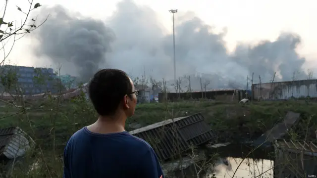 چین کے شمالی ساحلی شہر تیانجن میں ہونے والے دھماکوں میں کم سے کم 44 افراد ہلاک اور 500 سے زائد زخمی ہو گئے ہیں۔