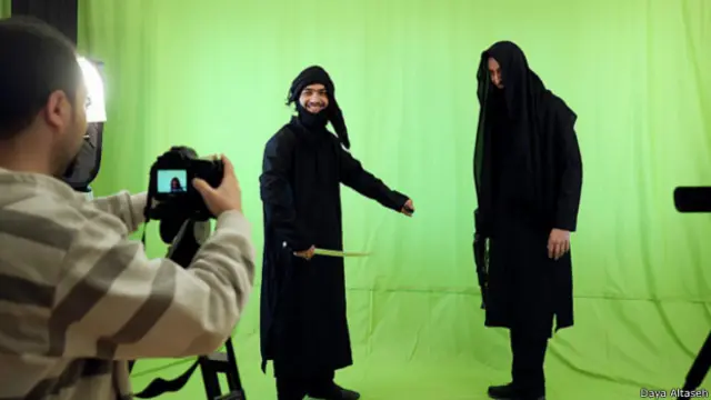 Сатирический ролик сирийской группы Daya Altaseh