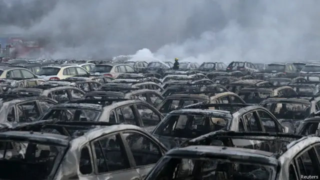  صنعتی بندرگاہ کے گودام میں ہونے والے دھماکوں سے اردگرد کی عمارتوں کو نقصان پہنچا اور پورٹ پر موجود ہزاروں گاڑیاں اور کنٹینر تباہ ہو گئے