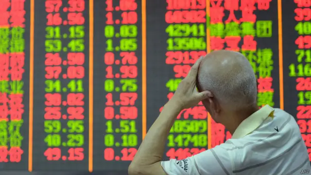 Инвестор проверяет биржевые данные