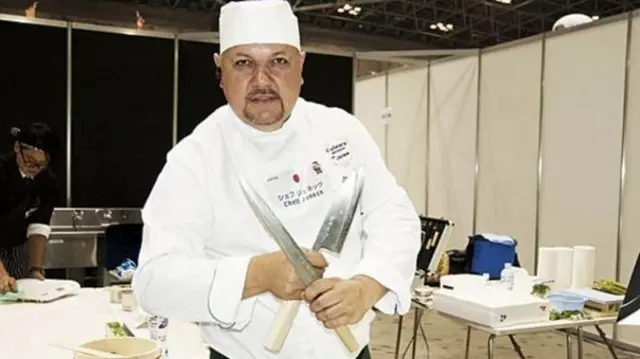 里卡多·荣奈克20年前从巴西移居日本，成为寿司大师