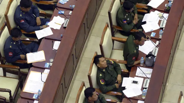 یک چهارم کرسیهای پارلمان میانمار در اختیار نظامیان است